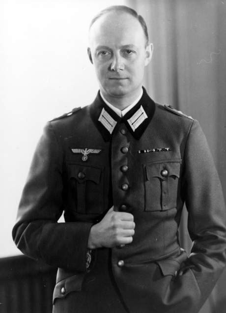 Henning-von-Tresckow_5570094d3bdf1.jpg