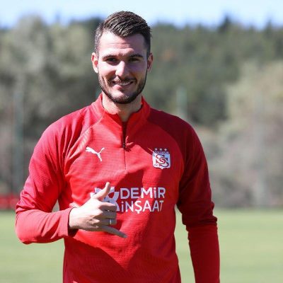 robin-yalcin-4355461_12087865_1_1_1598603853-400x400 (1).jpg